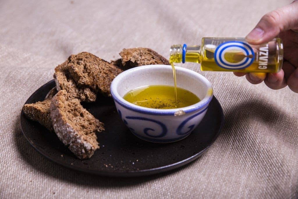 Extra vierge olijfolie flessen uit de bergen van Kreta
