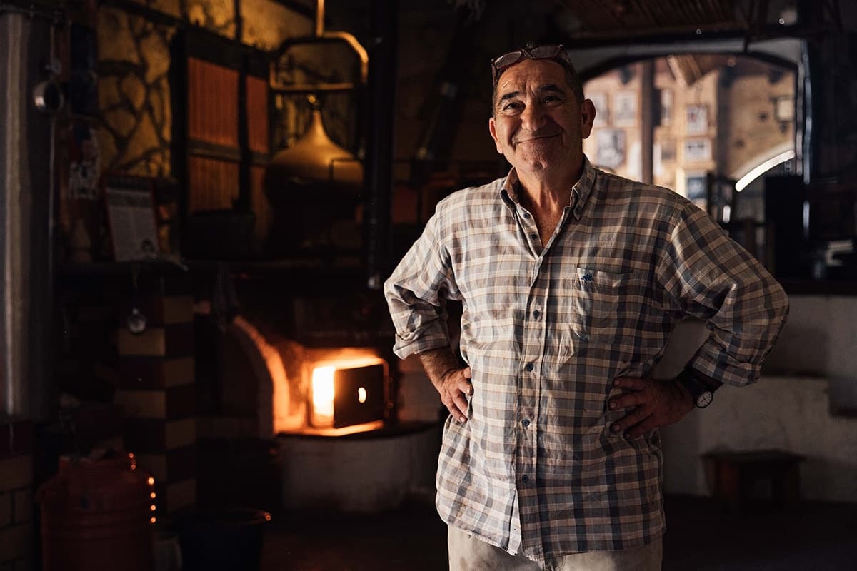 Vasilis produceert Griekse raki uit liefde voor zijn vader, de Griekse cultuur en Kretense tradities!